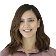 Profesora de inglés que imparte clases a niños de todas las edades